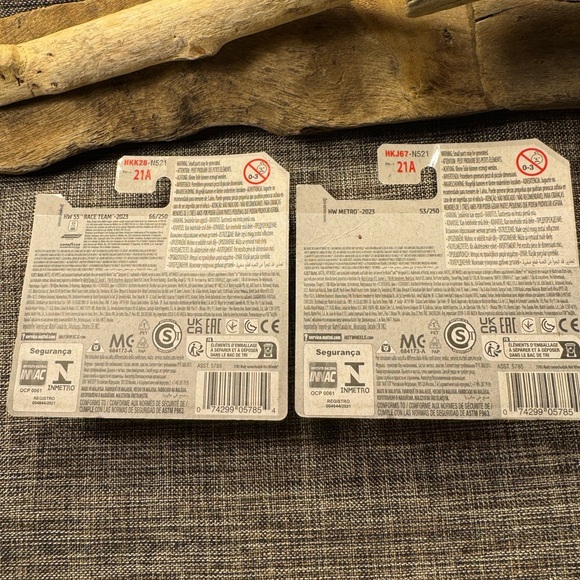 1038-MOC Two Mattel Hot Wheels 2023 Dodge Van & 2023 HW Metro New Unopened - Picture 7 of 12